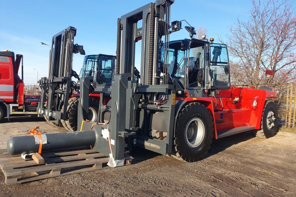 Wózek widłowy 33 t Kalmar z trzpieniem do obsługi ładunków cylindrycznych