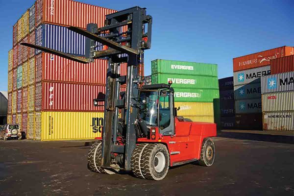 Wózek widłowy Kalmar do ciężkich ładunków na placu kontenerowym